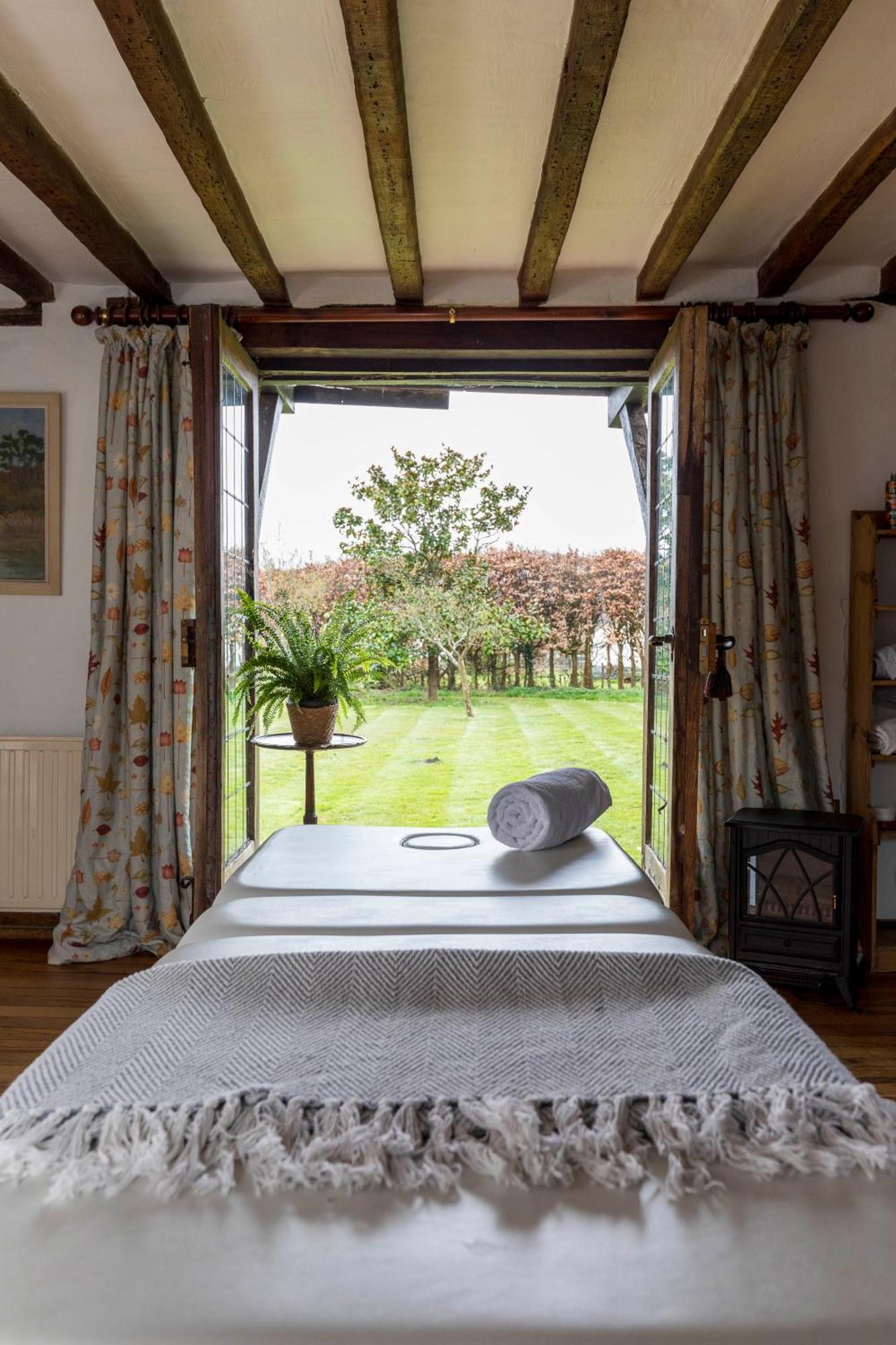 Апартаменты The Hideaway-South Downs National Park Graffham Экстерьер фото
